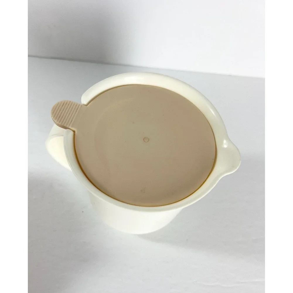 Vintage‎ Tupperware Creamer and Sugar Set - creamy white,beige/pinkish lid 1980s